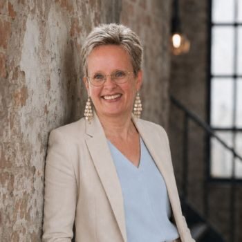 Review Tineke van der Horst